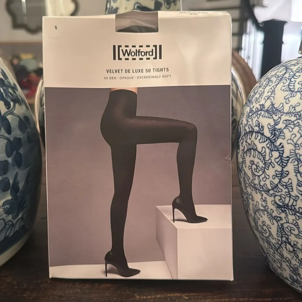 NWT Wolford Velvet De Luxe 50 Tights in black size small
